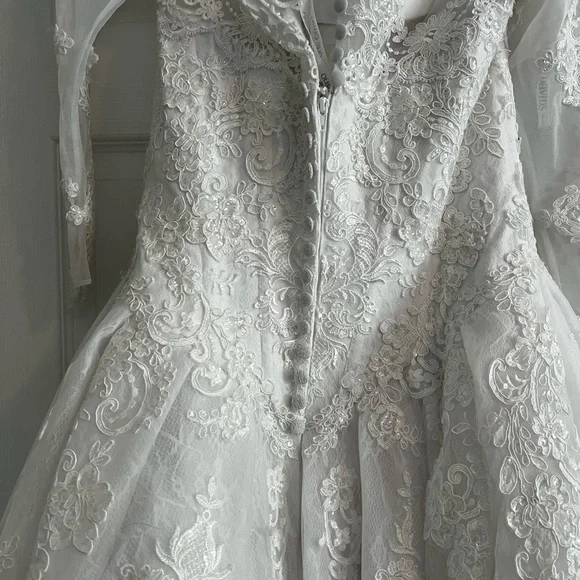 Oleg Cassini White Bridal Gown - Picture 4 of 9